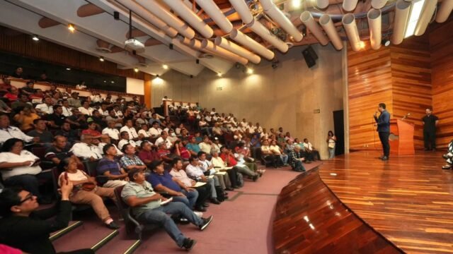 Jorge Luis Llaven Abarca capacita a transportistas para prevenir violencia en Chiapas
