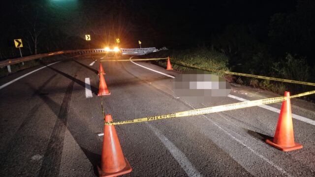 Joven motociclista muere tras presunto choque y fuga en la Curva del Diablo en Huixtla