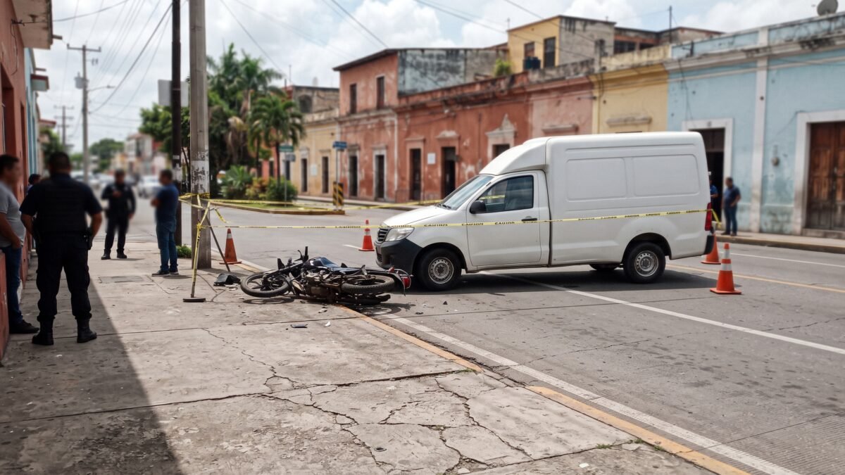 Joven motociclista pierde la vida tras chocar contra camioneta en Comitán