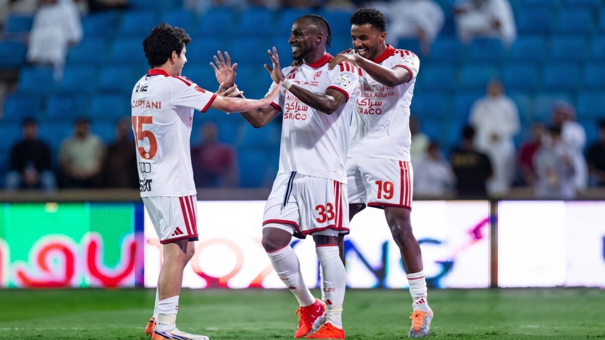 Julián Quiñones marca de penalti a lo Panenka en goleada de Al Qadsiah en Arabia Saudita