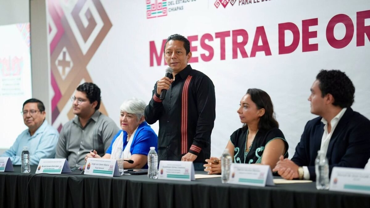 La palabra es el arma más poderosa: Jorge Llaven aplaude a jóvenes oradores en la FGE