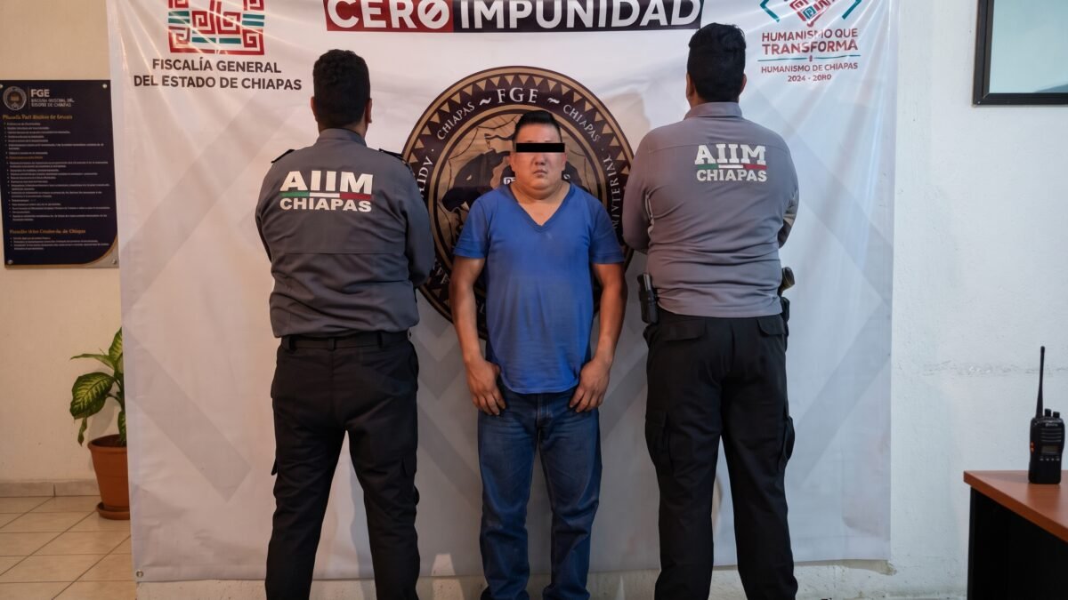 Le cayó la ley en Villa Comaltitlán: atrapan a Moisés N. por presunta agresión a una mujer