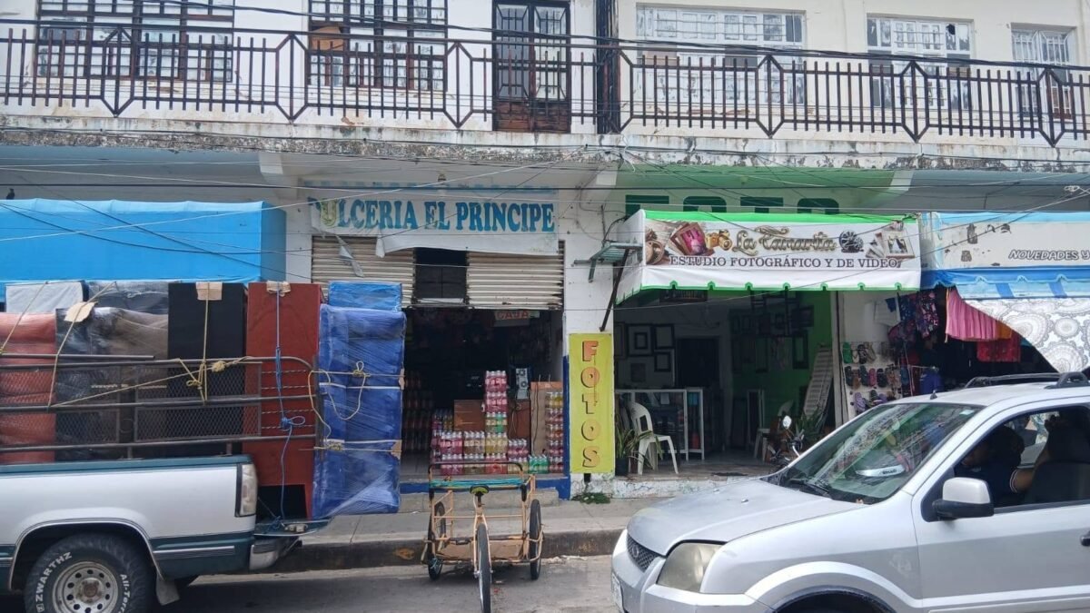 Le niegan el cambio por no llevar ticket: denuncian dulces reenvasados y sin caducidad en Arriaga