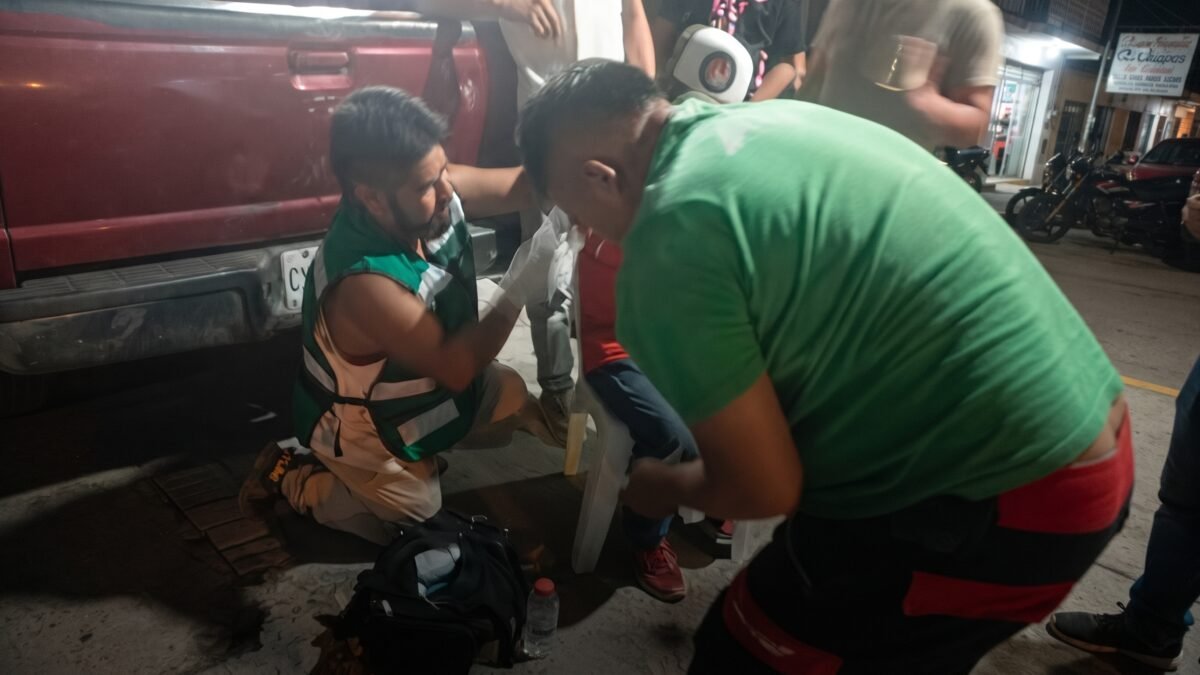 ¡Le truena en la mano!: cohete no sube y casi le cuesta la mano en Villaflores