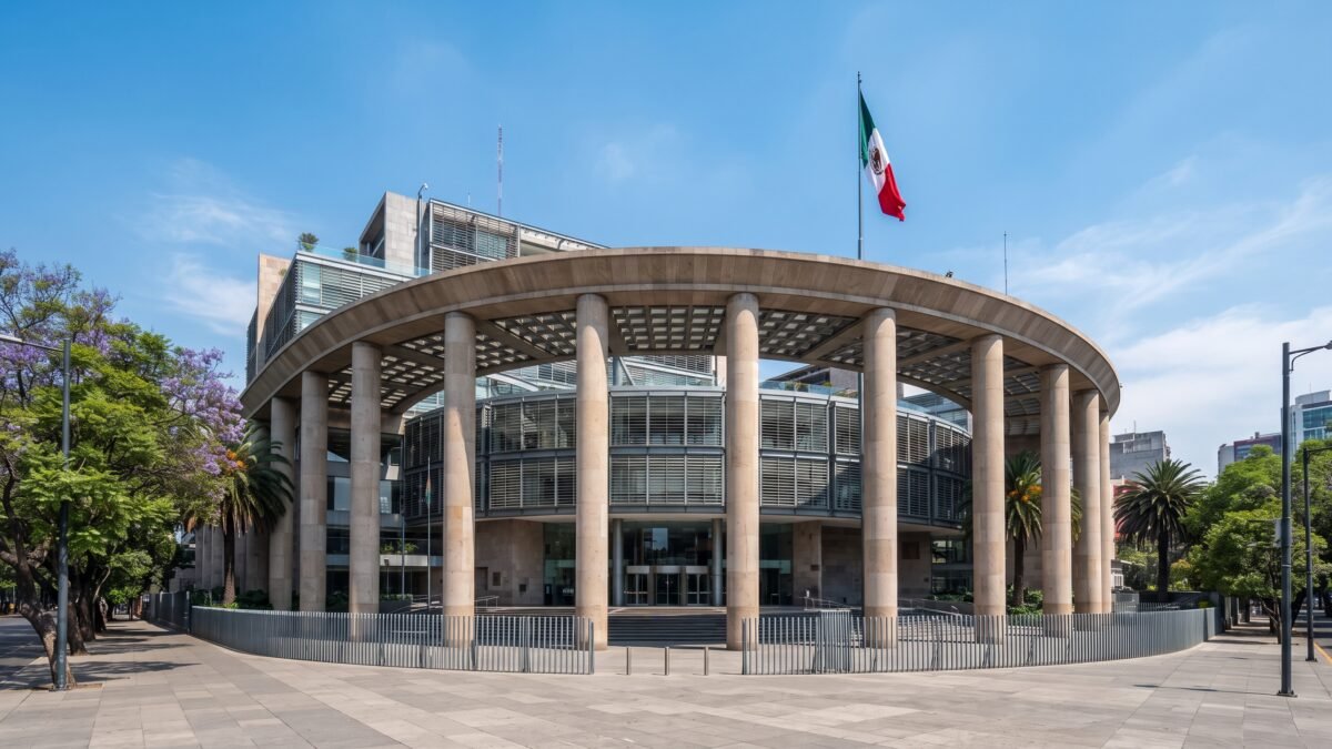 Llevan al Senado más de 23 mil firmas para pedir el desafuero de Enrique Inzunza