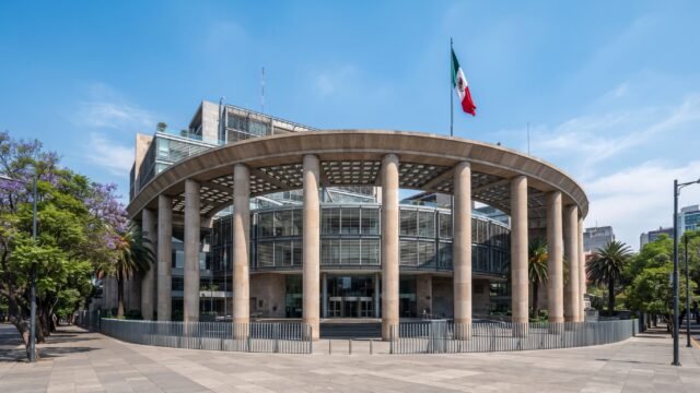 Llevan al Senado más de 23 mil firmas para pedir el desafuero de Enrique Inzunza