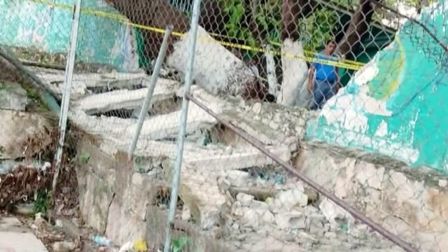 Lluvias colapsan barda y derriban árbol en secundaria de Tuxtla Gutiérrez