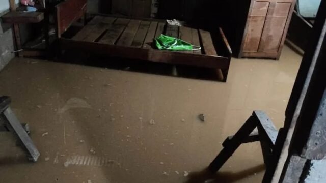 Lluvias provocan inundaciones y daños en Huixtla, Juárez y Pichucalco