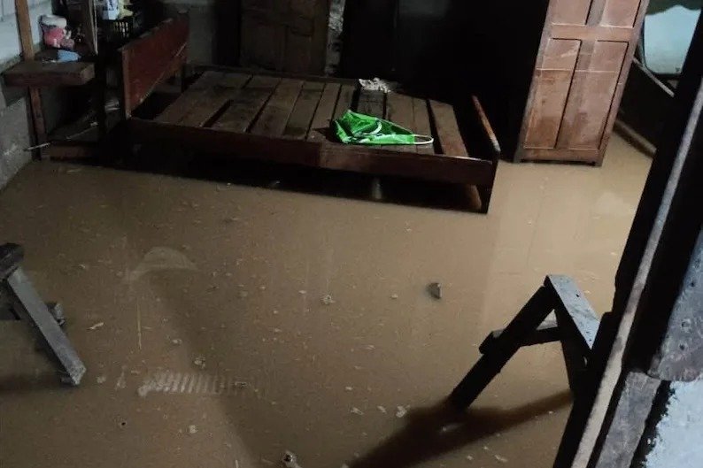 Lluvias provocan inundaciones y daños en Huixtla, Juárez y Pichucalco