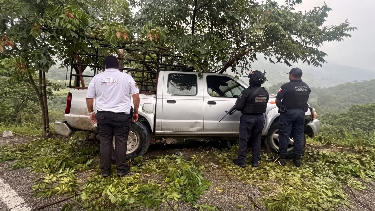 Localizan camioneta con reporte de robo en tramo Simojovel-Huitiupán