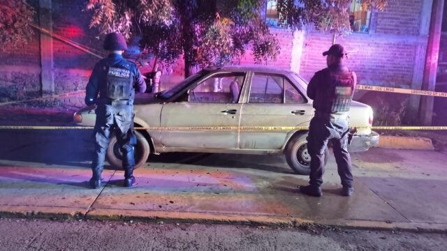 Localizan en Tonalá un automóvil Tsuru abandonado con reporte de robo