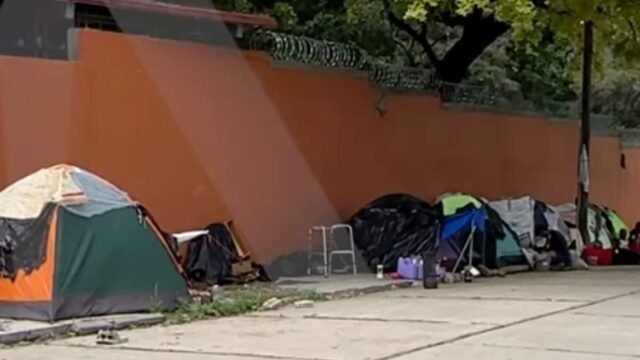 Los bajan de madrugada y los dejan a su suerte: así convirtió el INM a Tuxtla en sala de espera migrante