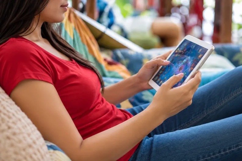 Los enganchan con sueldos falsos: SSP alerta por reclutamiento de jóvenes en redes y videojuegos en Chiapas