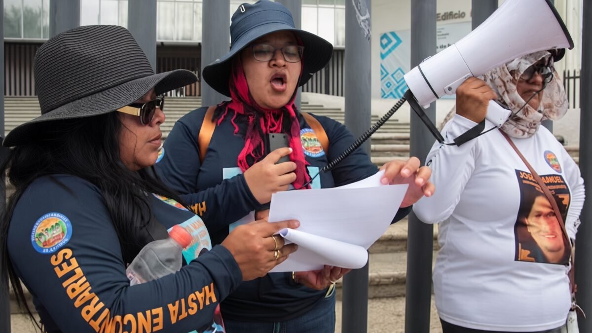 Madres buscadoras exigen a fiscalía continuar investigación en rancho Las Pitayas