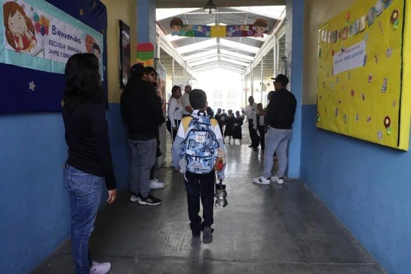 Maestros en México enfrentan grupos numerosos y violencia en escuelas