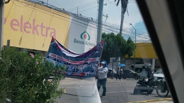 Marcha avanza sobre el bulevar Ángel Albino Corzo hacia el centro de Tuxtla