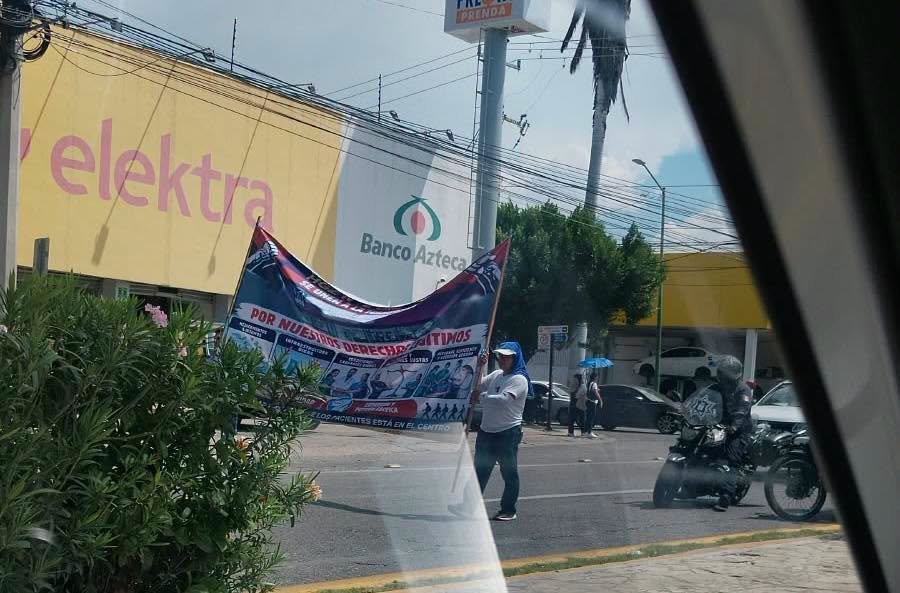 Marcha avanza sobre el bulevar Ángel Albino Corzo hacia el centro de Tuxtla