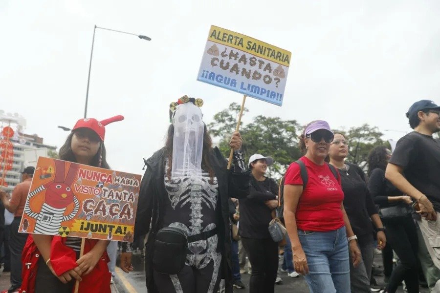 Marcha por agua contaminada en Guadalajara termina con nueve detenidos
