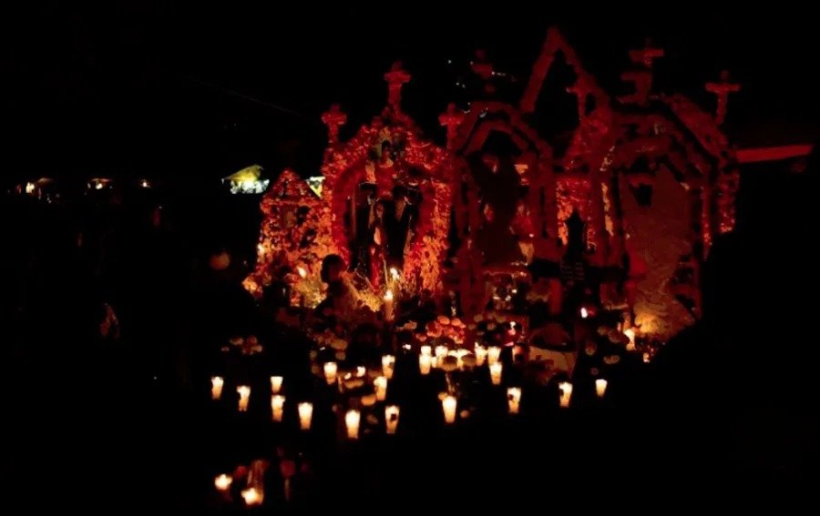 Michoacán prende sus veladoras: espera un millón de turistas por la Noche de Muertos