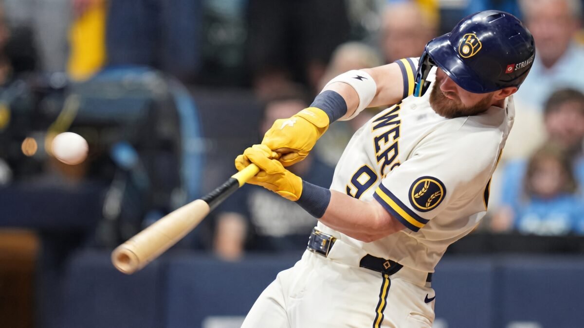 Milwaukee vence 7-4 a Dodgers y toma ventaja de 2-0 en Serie de Campeonato