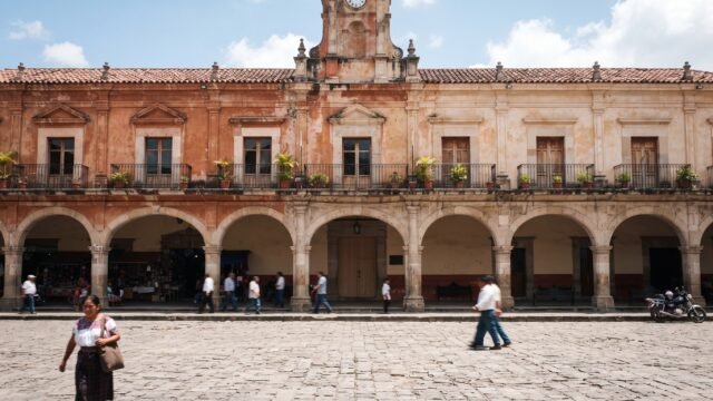 Morena expulsa a alcalde de Suchiapa tras detención en Operación Enjambre