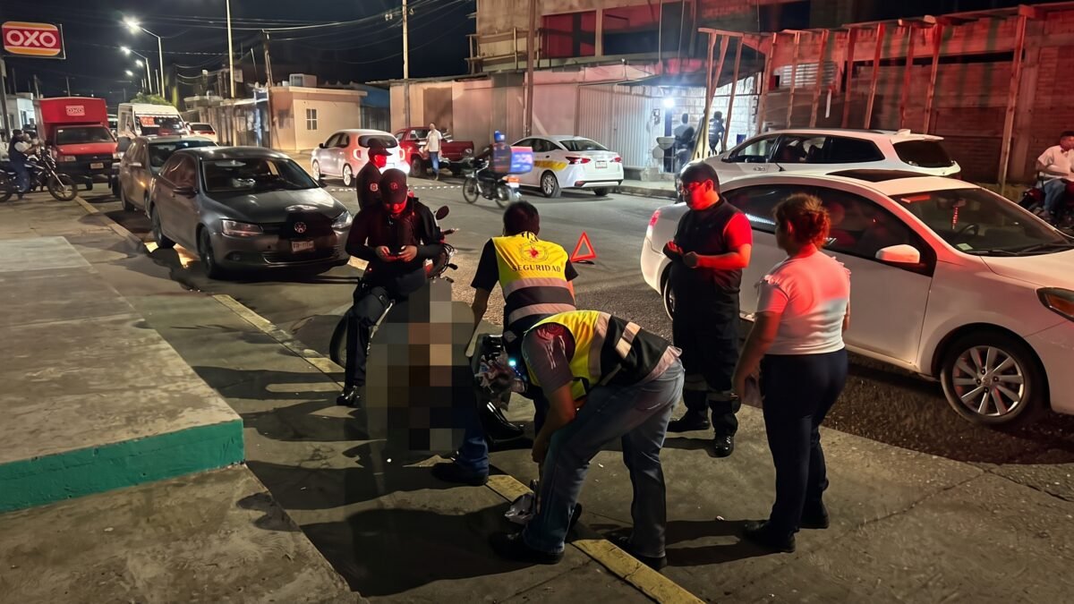 Motociclista de 24 años resulta herido en accidente en bulevar Akishino de Tapachula