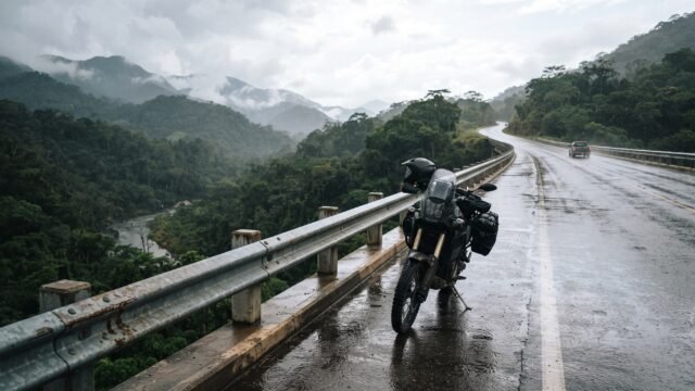 Motociclista muere tras chocar contra barra de contención en Huixtán