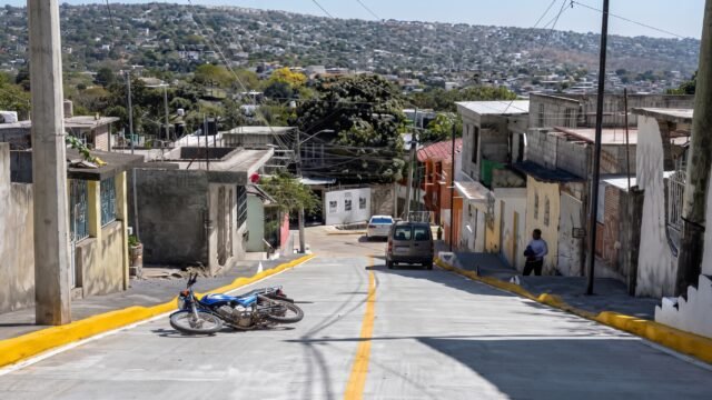 Motociclista resulta grave tras chocar contra camioneta en la 11 Poniente de Tuxtla Gutiérrez