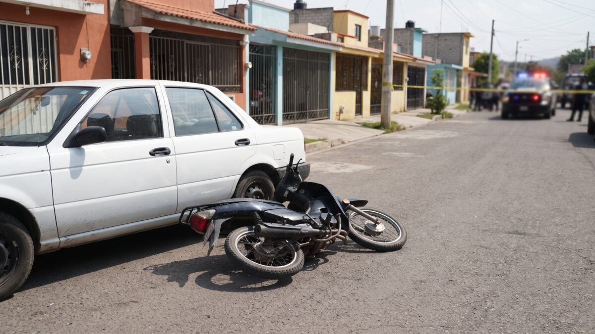 Motociclista resulta gravemente lesionado en colisión en el fraccionamiento Vida Mejor