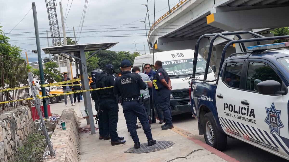 Muere una persona dentro de un colectivo en el Libramiento Norte de Tuxtla
