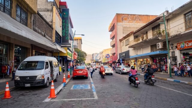 Mujer resulta lesionada tras ser atropellada por colectivo en periférico Sur de Tuxtla
