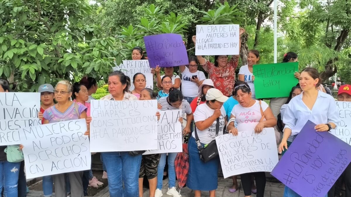 Mujeres marchan en Tuxtla Gutiérrez para exigir paridad efectiva sin simulación