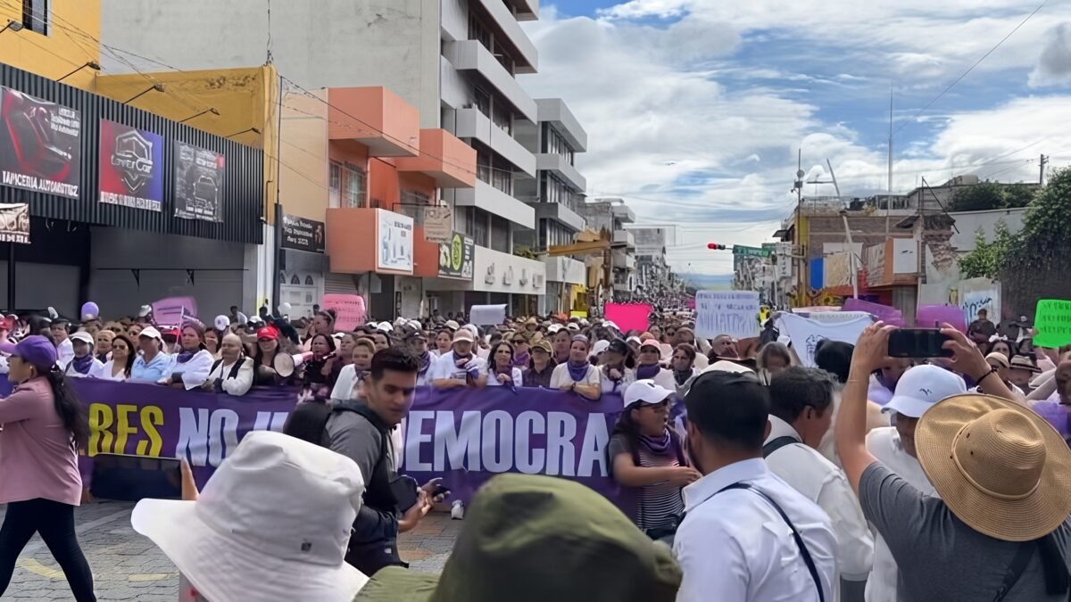 Mujeres marchan en Tuxtla para exigir a la SCJN mantener la paridad efectiva