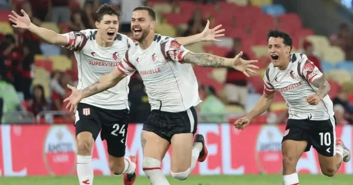 Muslera ataja tres penales en el Maracaná y mete a Estudiantes a la final ante Palmeiras