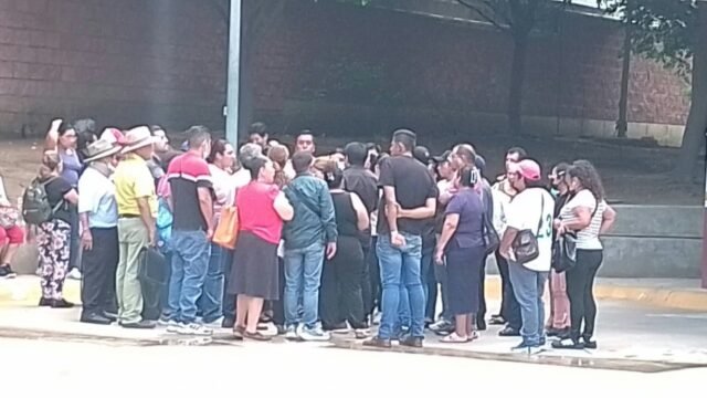 Pacientes del ISSSTE en Chiapas denuncian envío a clínica con equipos viejos para hemodiálisis