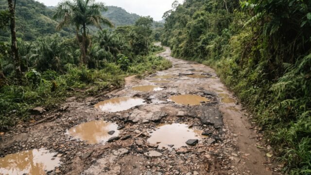 Parecen cráteres de la luna: baches devoran la carretera Álvaro Obregón-Mazatán