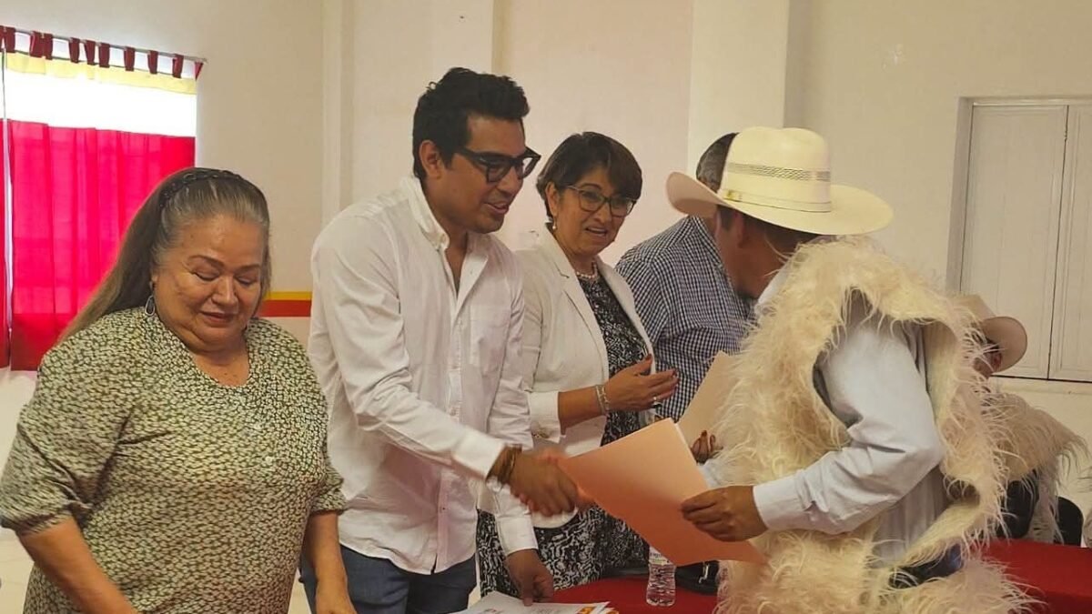Partido del Trabajo entrega nombramientos a su nueva dirigencia municipal en Chamula