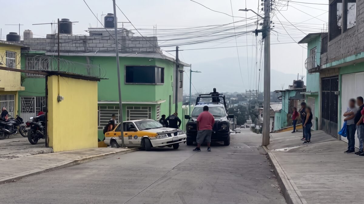 Patrulla de Seguridad del Pueblo choca contra taxi en colonia Potinaspak