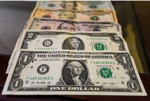 Peso mexicano se deprecia 1.22 por ciento y cierra en 18.20 por dólar este jueves