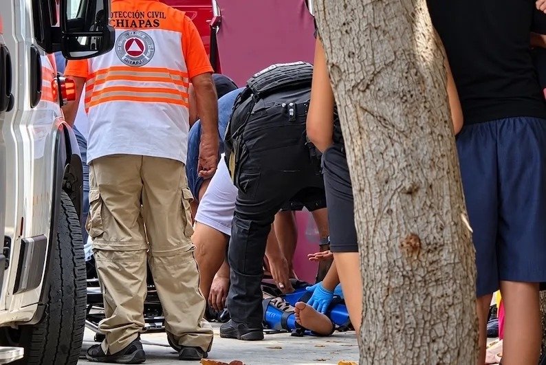 Pintor cae de segunda planta y queda herido en la colonia Patria Nueva de Tuxtla