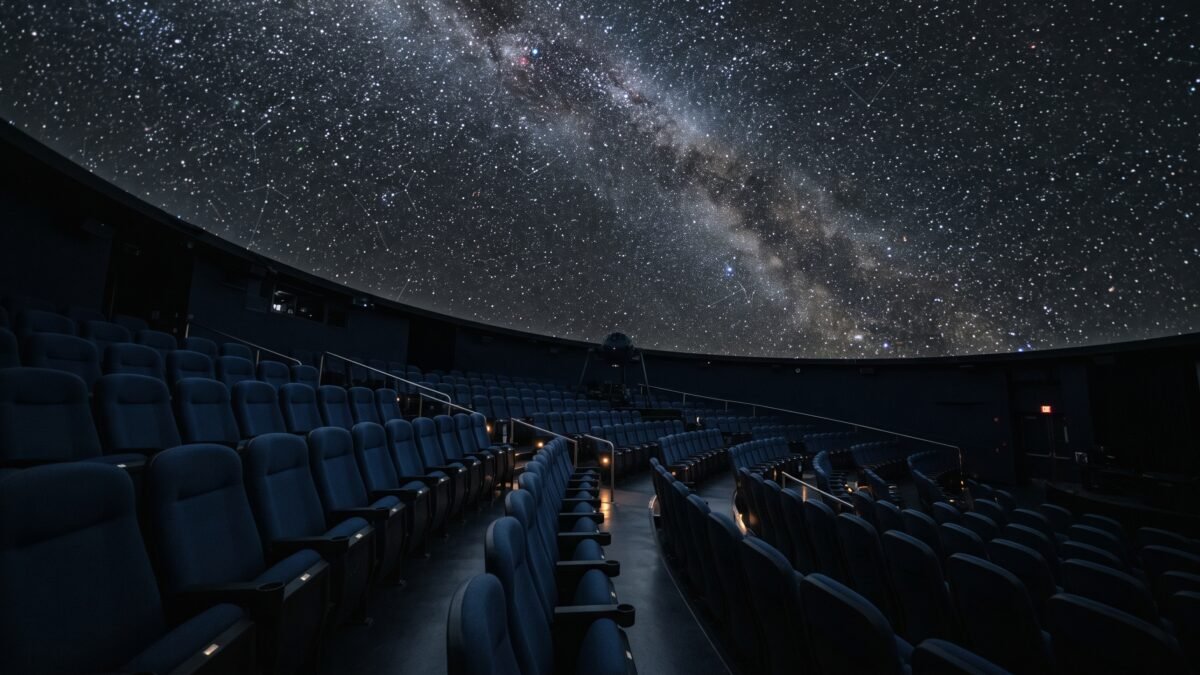 Planetario Tuxtla reúne a familias en velada La noche del Universo Oscuro