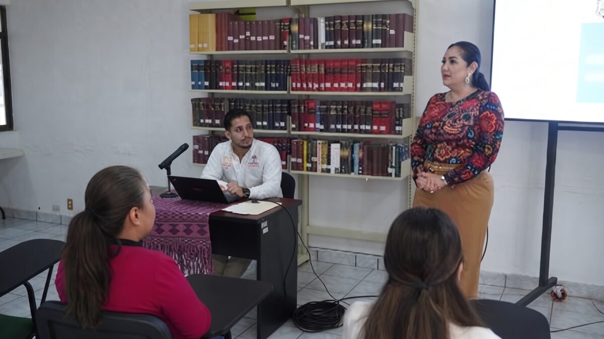 Poder Judicial capacita a personal de archivos de salas civiles y penales en Tuxtla