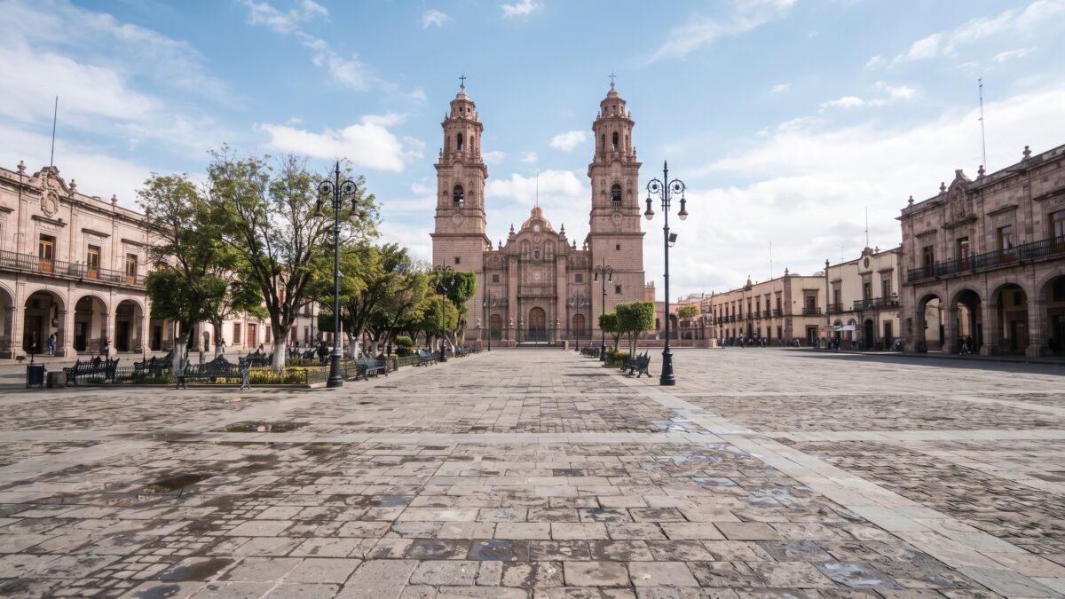 PT exige a Morena repetir encuestas en 17 estados y amaga con postular a Morón en Michoacán