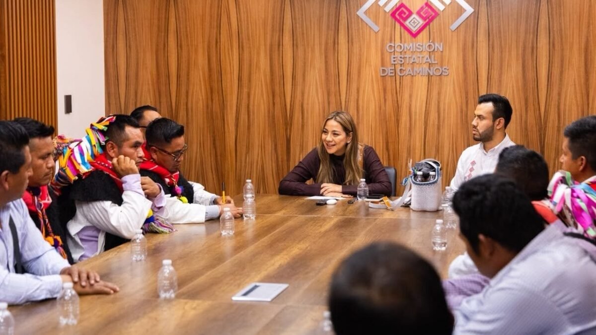 Puertas abiertas en Caminos: Alejandra Gómez escucha las urgencias viales de Chenalhó