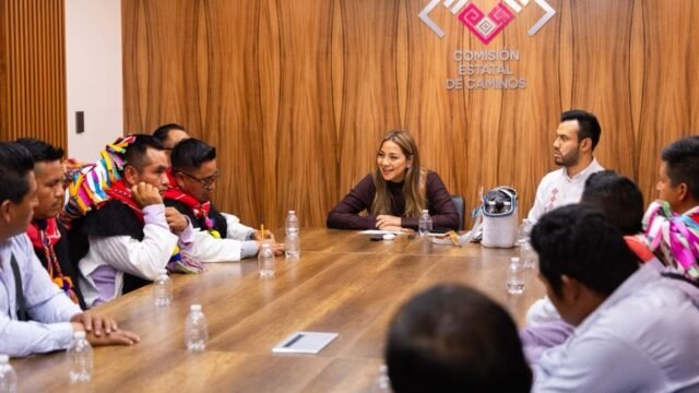 Puertas abiertas en Caminos: Alejandra Gómez escucha las urgencias viales de Chenalhó