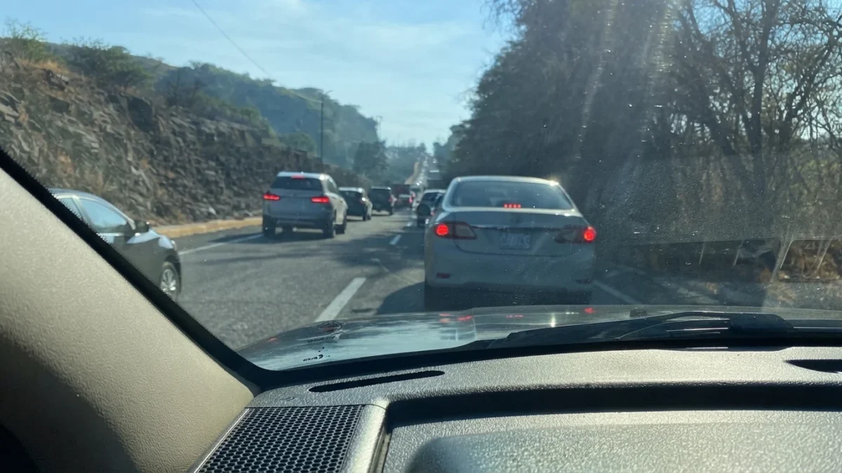 Quedan parados en el Libramiento Norte: tráfico pesado frena la mañana pasando el Asta Bandera en Tuxtla