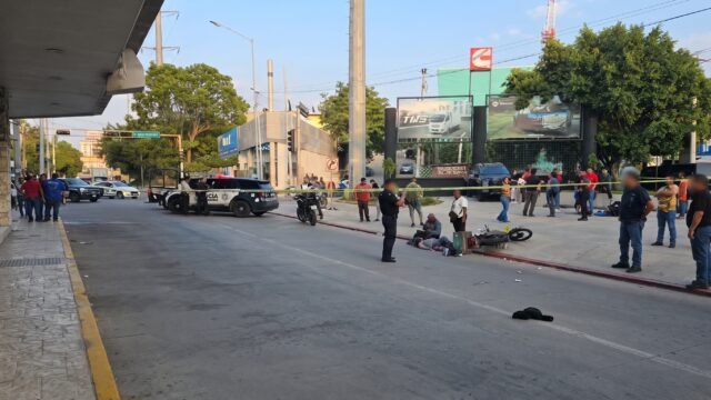 ¡Quedaron regados en el pavimento!: tres heridos en accidente de moto en Libramiento Sur de Tuxtla