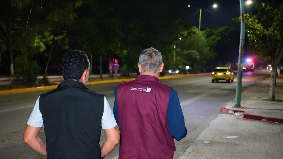 Realizan bacheo nocturno en vialidades principales de Tuxtla Gutiérrez