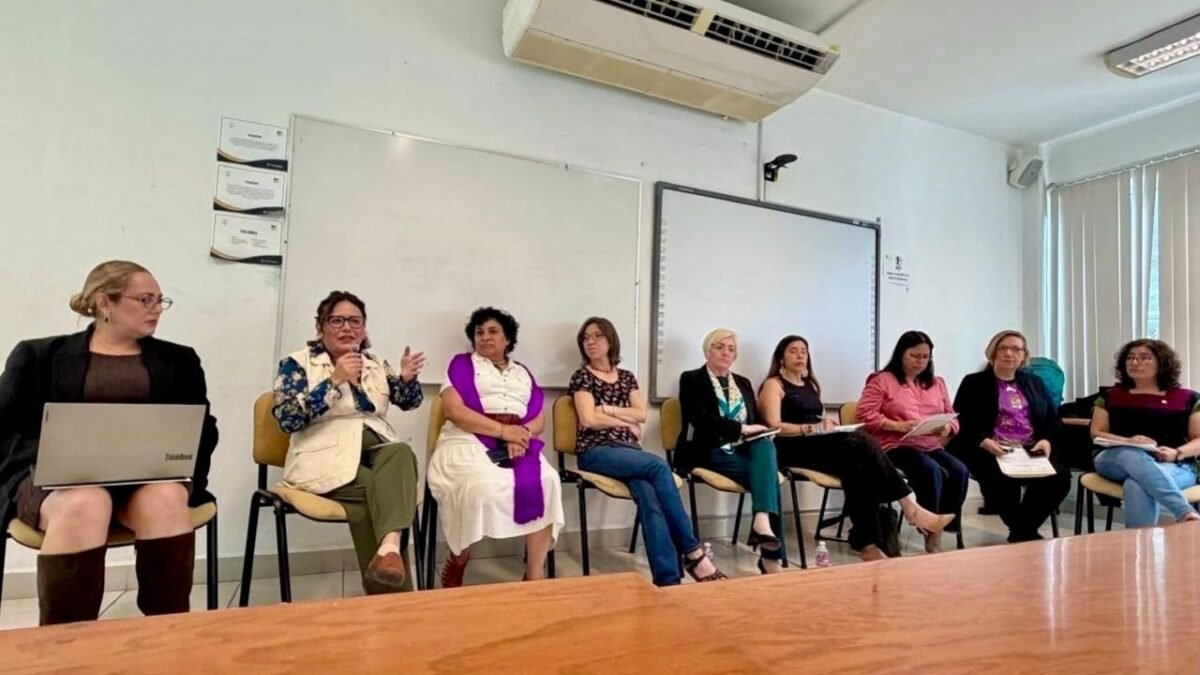 Rectora de Unicach participa en panel nacional sobre mujeres en universidades en Oaxaca