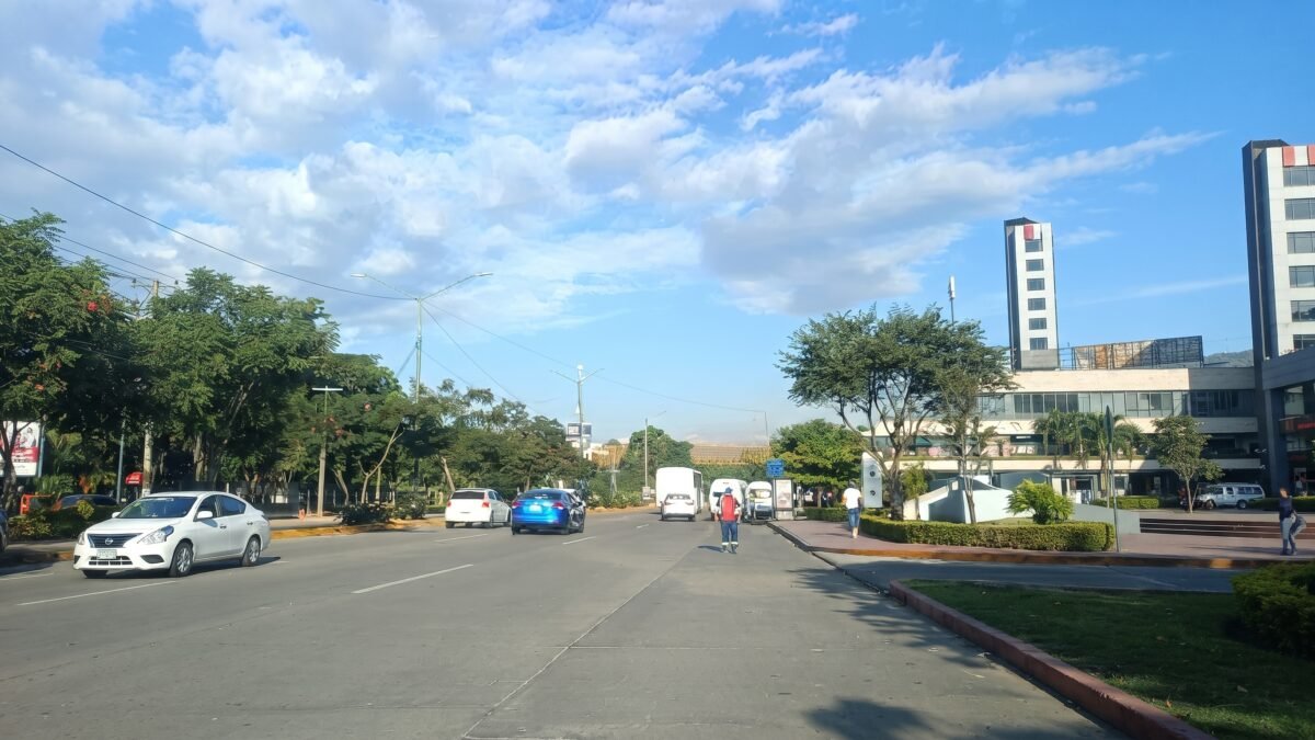 Recuperan la circulación frente a Plaza Ámbar: piden manejar con cuidado en Tuxtla